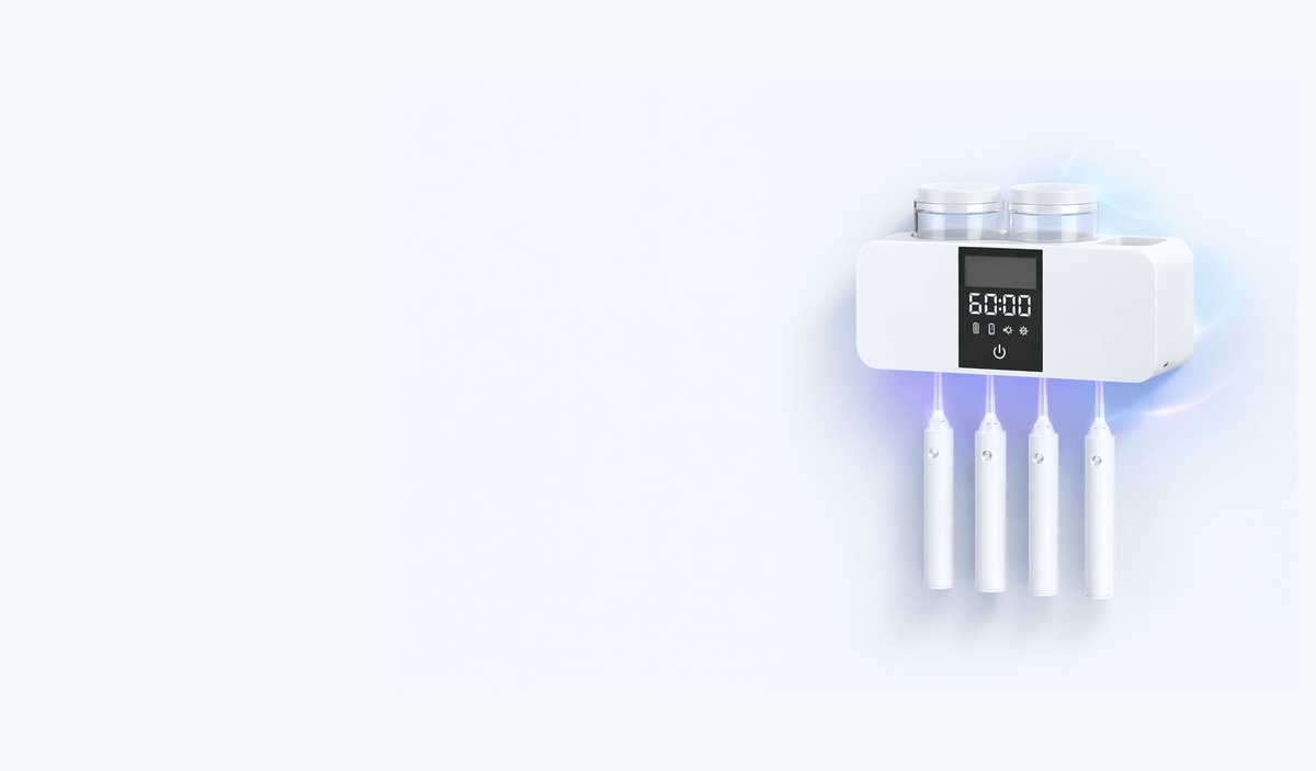 UV Zahnbürsten-Sterilisator an der Badezimmerwand mit leuchtendem UV-Licht